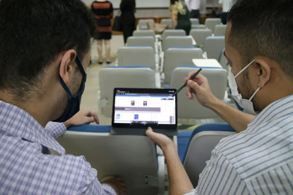 Acadêmicos de Enfermagem participam de aula prática de reanimação cardiopulmonar Acadêmicos de Enfermagem participam de aula prática de reanimação cardiopulmonar