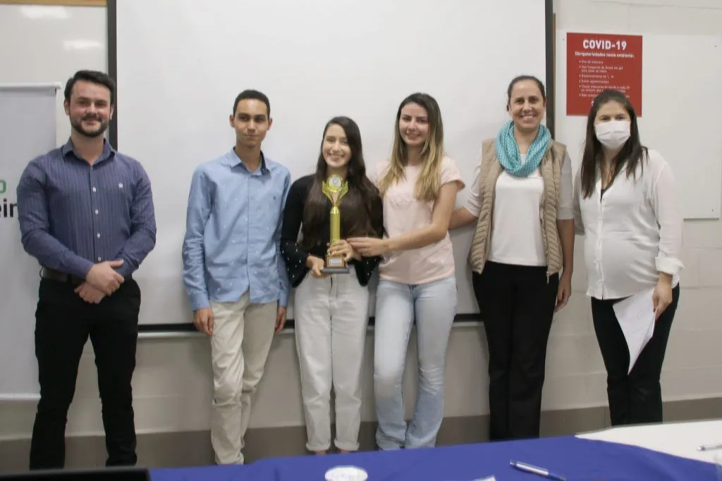 Integrado doa carteiras universitárias ao Tiro de Guerra de Campo Mourão