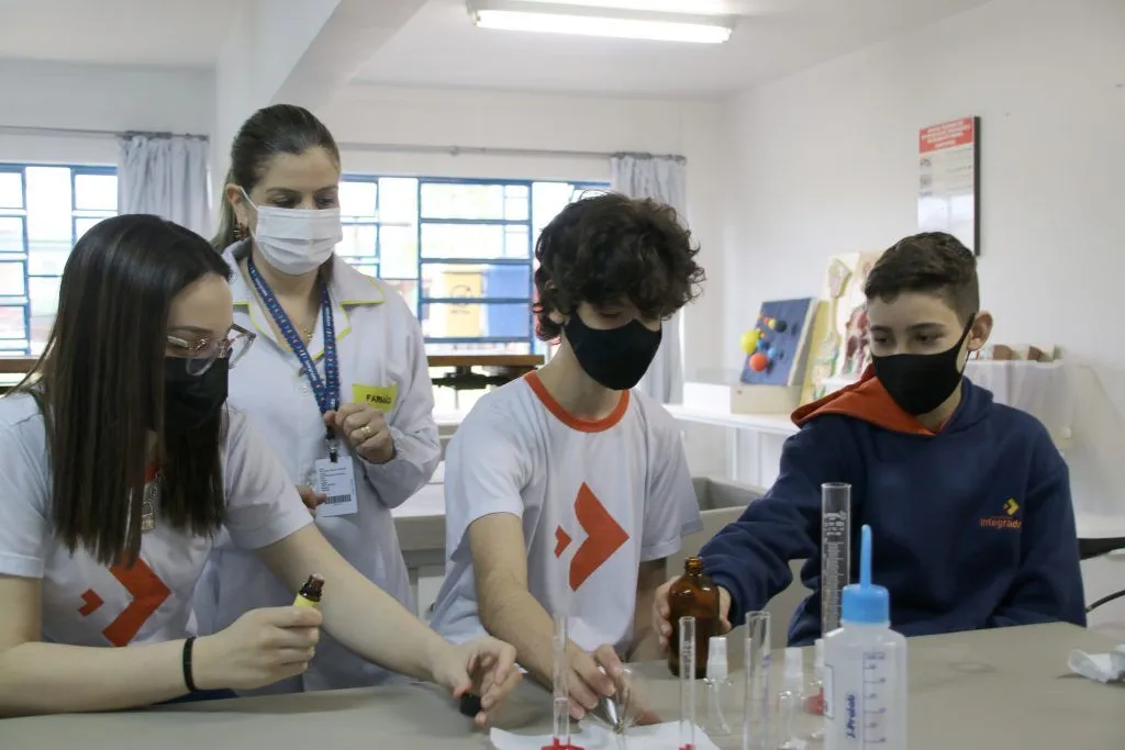 Acadêmicos de Nutrição desenvolvem cartilha com orientações para pacientes ostomizados Acadêmicos de Nutrição desenvolvem cartilha com orientações para pacientes ostomizados