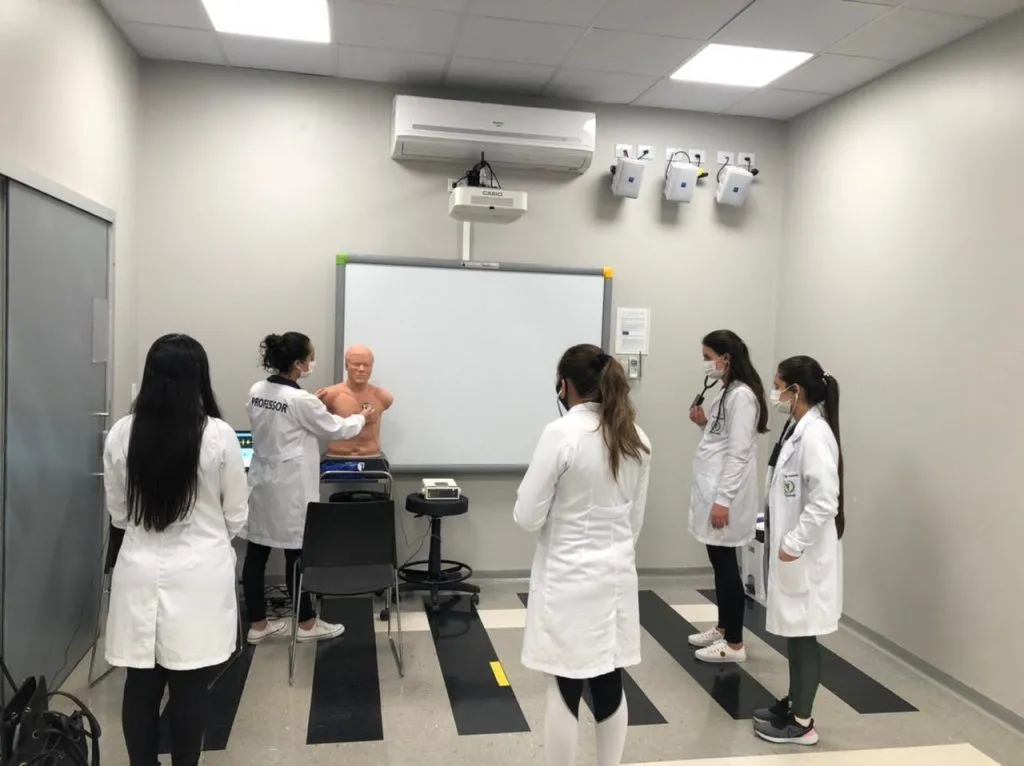 Agronomia firma parceria com empresas do setor de horticultura