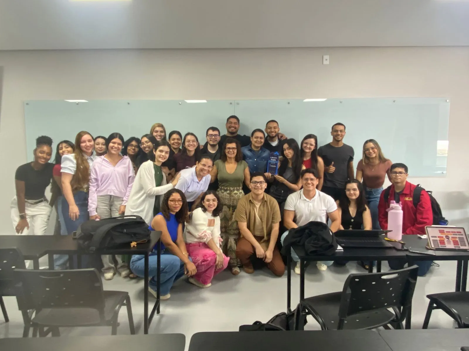 Futuros médicos de Macapá transformam trote em ação solidária e arrecadam 660 itens para idosos