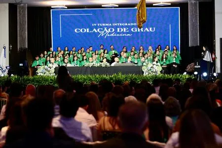 Centro Universitário Integrado forma 58 novos médicos em Campo Mourão