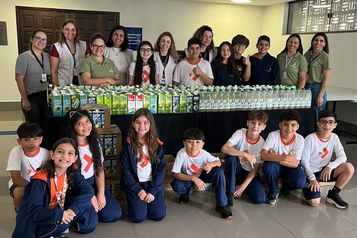 Colégio Integrado arrecada 650 litros de água de coco para Santa Casa em campanha solidária