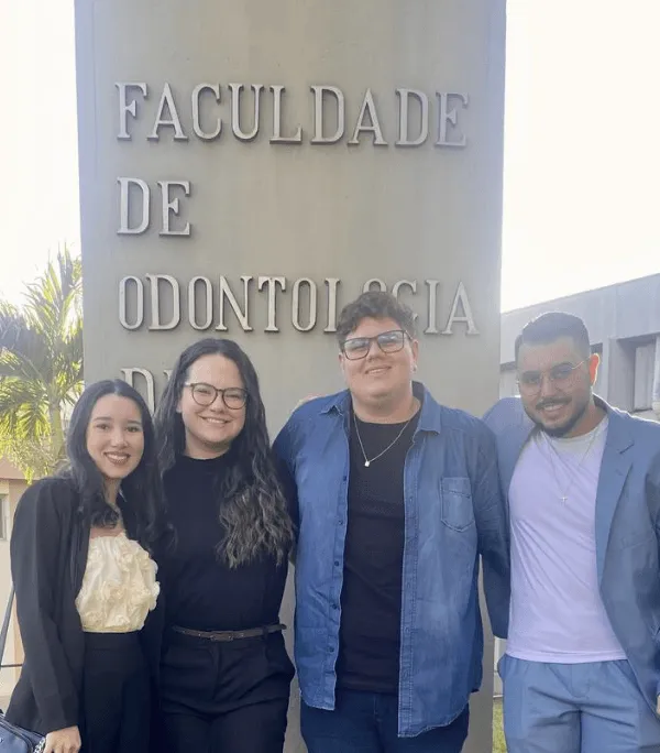 Acadêmica recebe menção honrosa em congresso nacional de Odontologia
